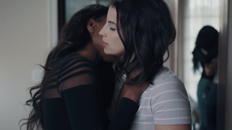 SweetheartVideo: Sorellastre lesbiche - amore della sorellastra
