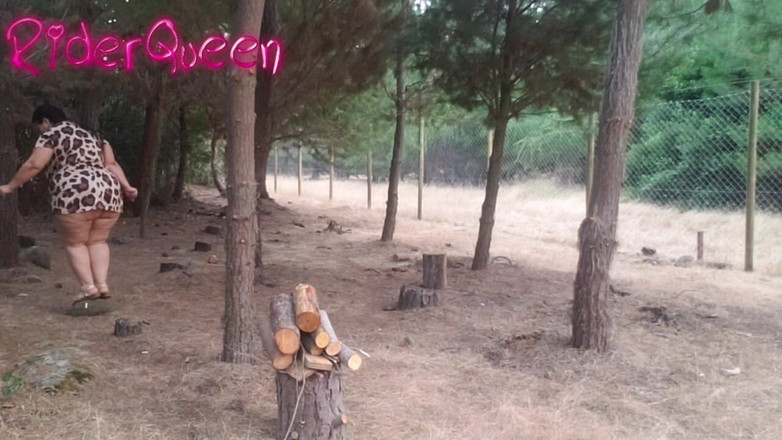 Riderqueen BBW Step Mom Latina Ebony: Wald sexy stiefmutter im freien recoping