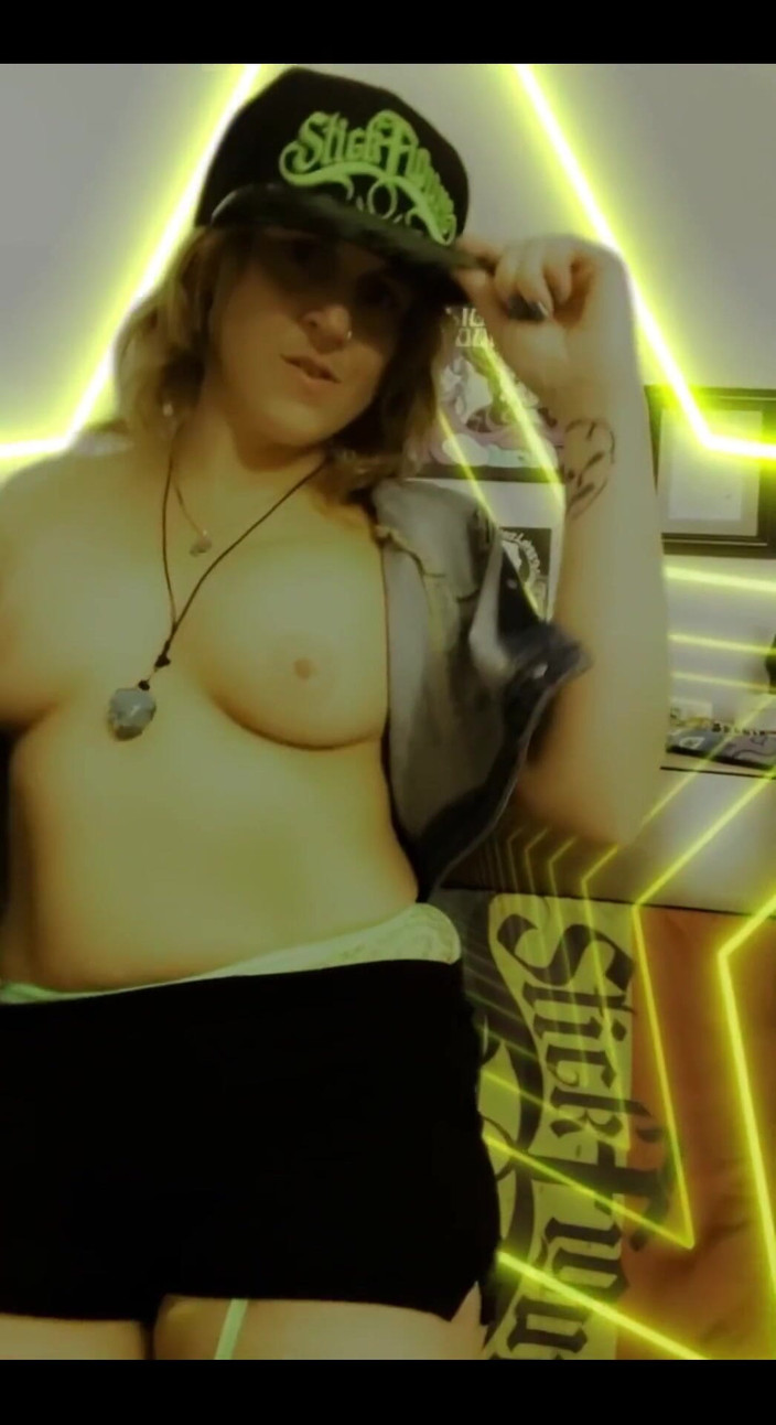 Suzy Wylde: 3704772852.mp4