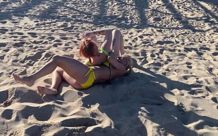 NM fetish wrestling videos by Princess Nikki: Lucha libre fetiche con bambie