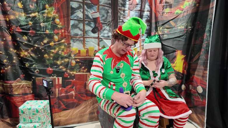 The Izars: elfos no dia da prateleira de brinquedos sexuais 3