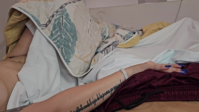 Alexapink: La migliore amica troia della mia sorellastra vuole condividere un...