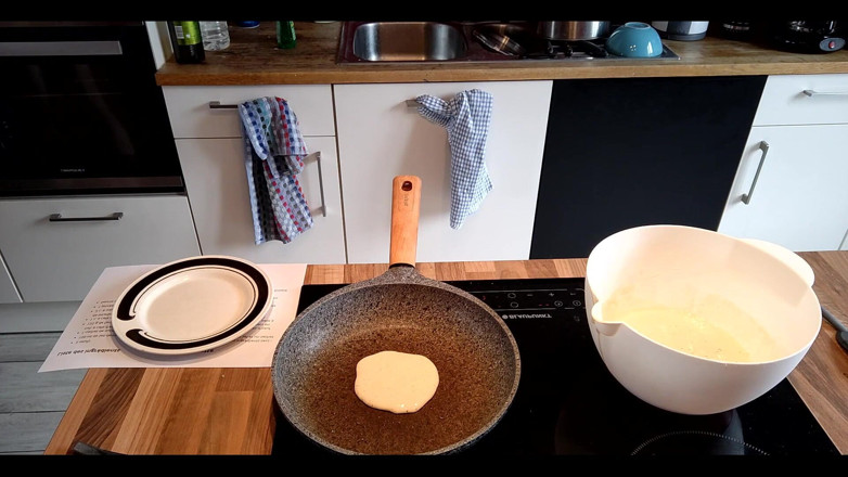 Snauwflake: Top chef bugil: snauwflake lagi masak pancake
