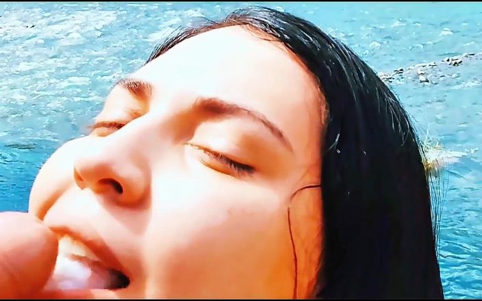 Nadia the big ass moroccan: Ragazza marocchina succhia il cazzo del suo amante nella foresta...