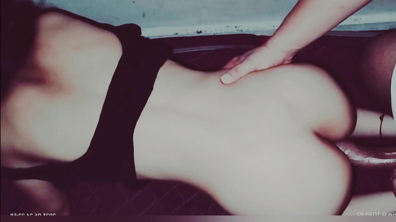 Hot Sis: Une femme excitée baise avec son mari