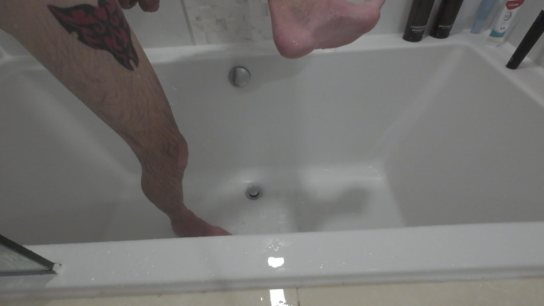 Big dick dadddy: Ich brauche einen fußsklaven, um meine Füße unter der dusche...