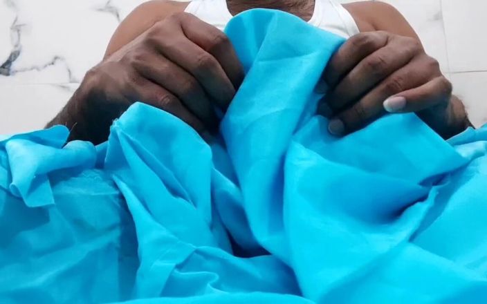 Satin And Silky: साटन रेशमी हाथों से चुदाई पोर्न - सौतेली बहन सलवार लंड के सिर पर रगड़ती है (88)