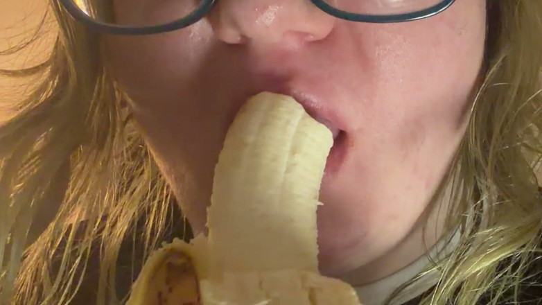 Spunk Kip: Äter sensuellt en banan