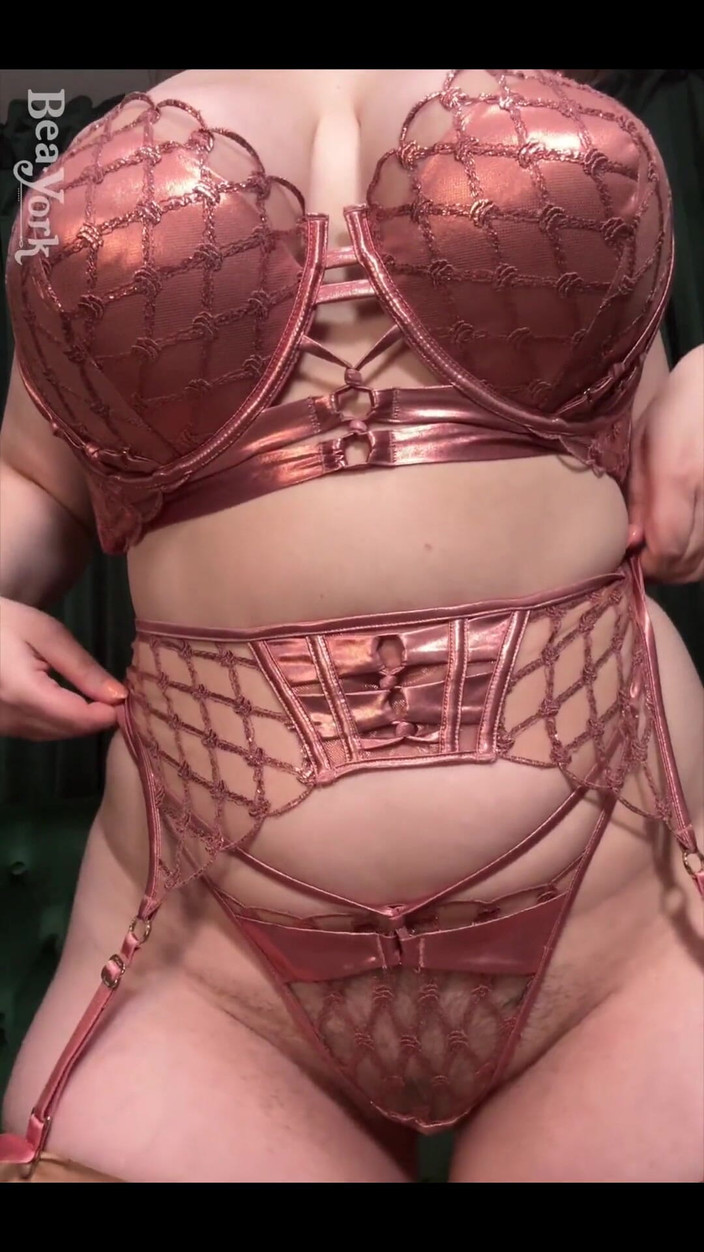 Bea York: 오늘은 나를 숭배하는 좋은 날입니다!
