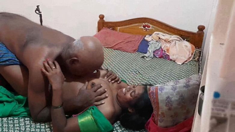 Desi palace: Bhabhi desi dikongkek gaya doggy oleh teman lelaki