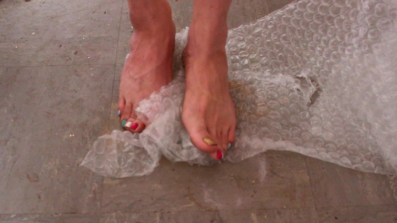 Lilly Disgrace: Sissy trampelt mit knackarsch