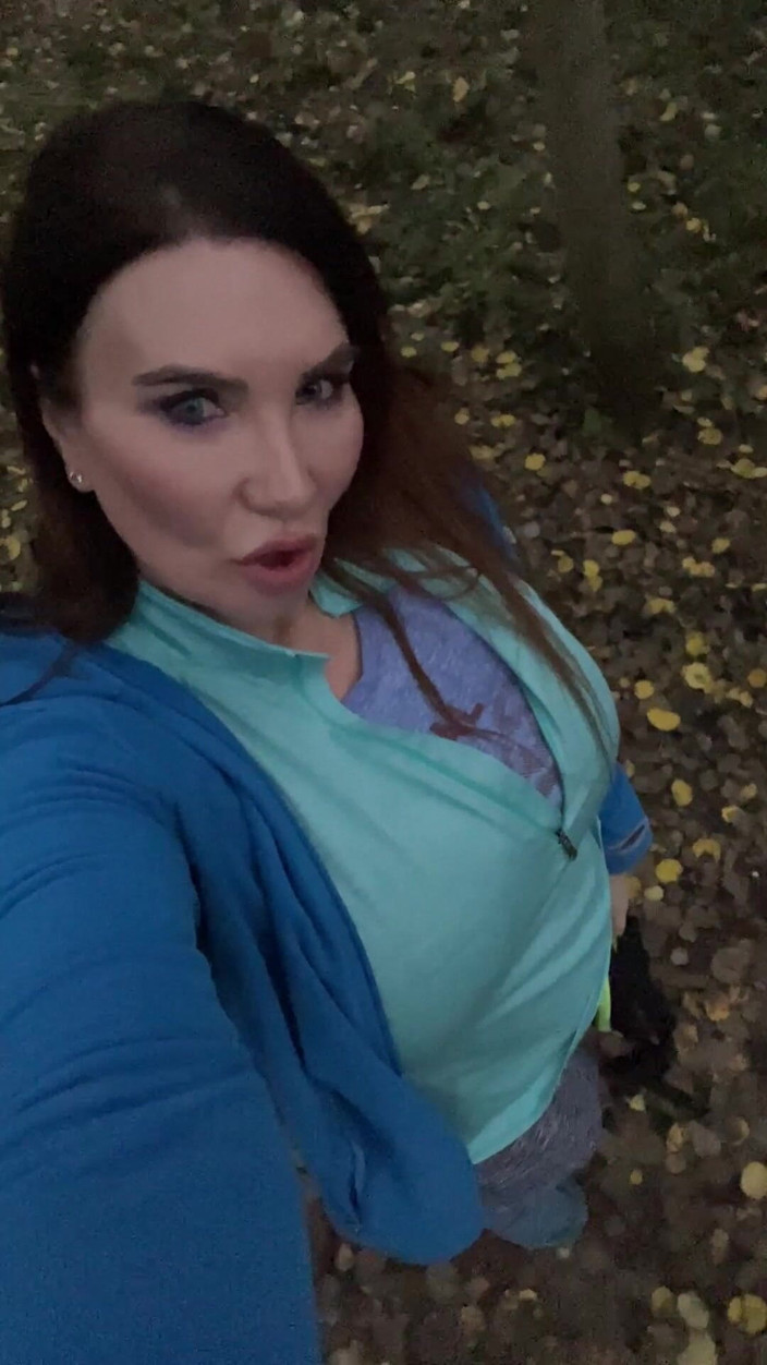 Sophie James: Venkovní prstění chlupaté kundičky