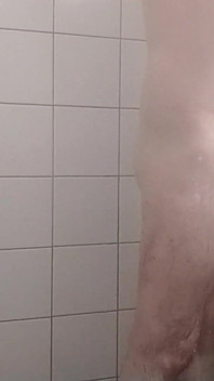Gay berbulu di kamar mandi