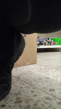 Dirty Slut Pee in Shop Eingepisst