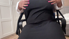 Lux Eva: Syrská MILF sedí na webovém chatu a hladí si klitoris....