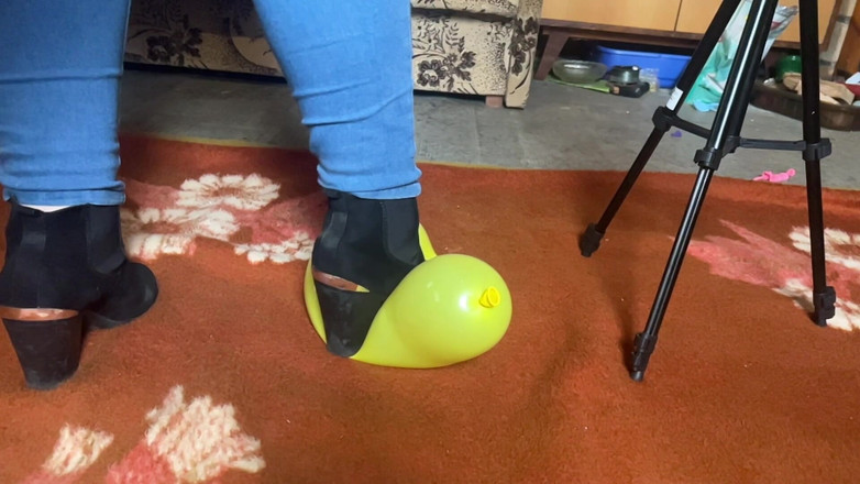 BeachBallsDuo: 100kgs bigbootylucy mencuri belon dalam kasut tumit tinggi! 2 Kamera dengan...