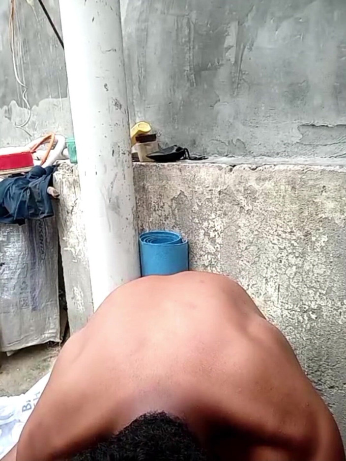 Curlyboy: Cậu bé Ấn Độ thoát y con cu to khoe hàng trên...