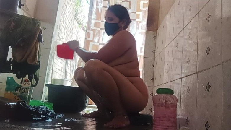 Desi_bhabhi121: XXX Video of Naked Bhabhi Bathing