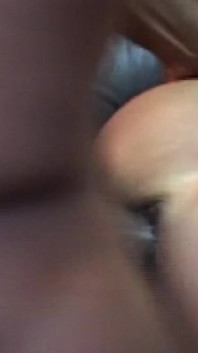 흑인 대물 자지에게 따먹히는 작은 젖탱이의 금발 밀프
