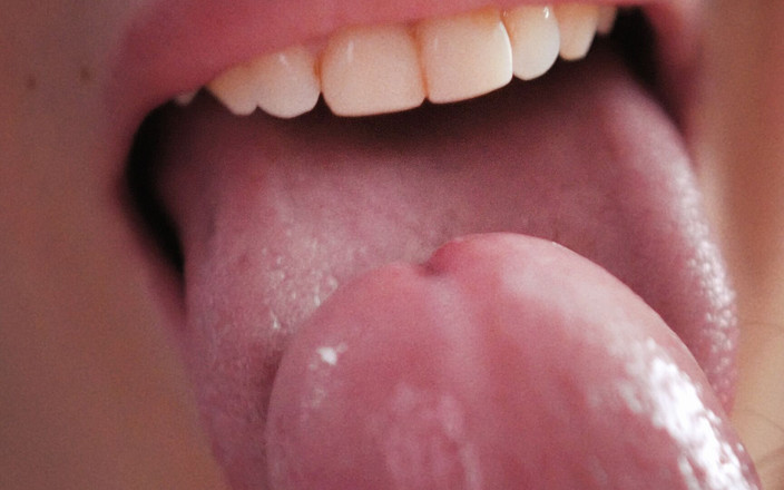 YourCuteEvil: Natte pijpbeurt van Aziatisch meisje krijgt helder sperma van frenulum...