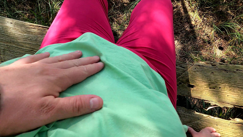 Bouncy Tits Action: Сядь на лавку, я хочу побити твої цицьки