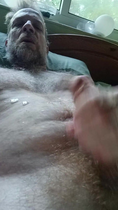 Hairyartist: आपके दूध वाले के पास आपके लिए 5 दिन का भार है जो