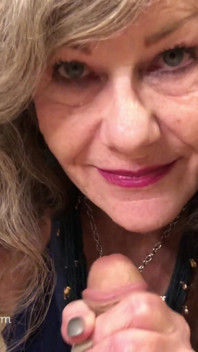 Stöhnende Oma, POV Schwanzlutschen, Cowgirl & Nahaufnahme Squirting!