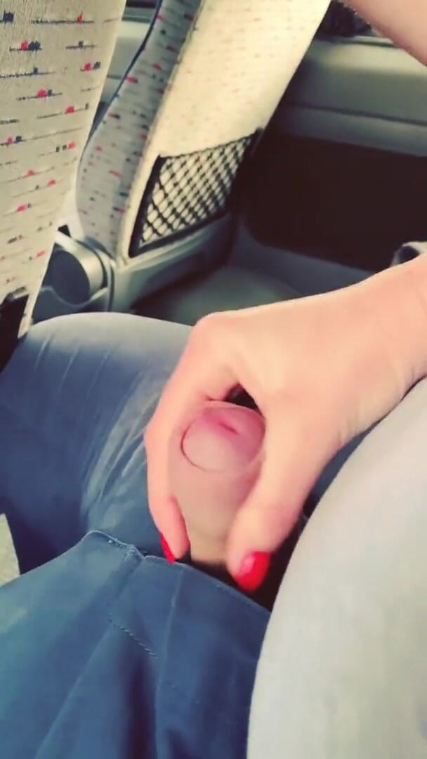 SugarNadya: SugarNadya a decis să masturbeze un străin în aer liber în autobuz...