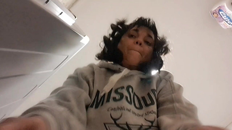 Mommy big hairy pussy: MILF čištění sprchy bez kalhotek