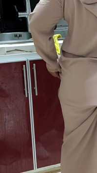 Futai cu mama vitregă cu fundul mare în bucătărie, sex anal cu matură sexy incitantă