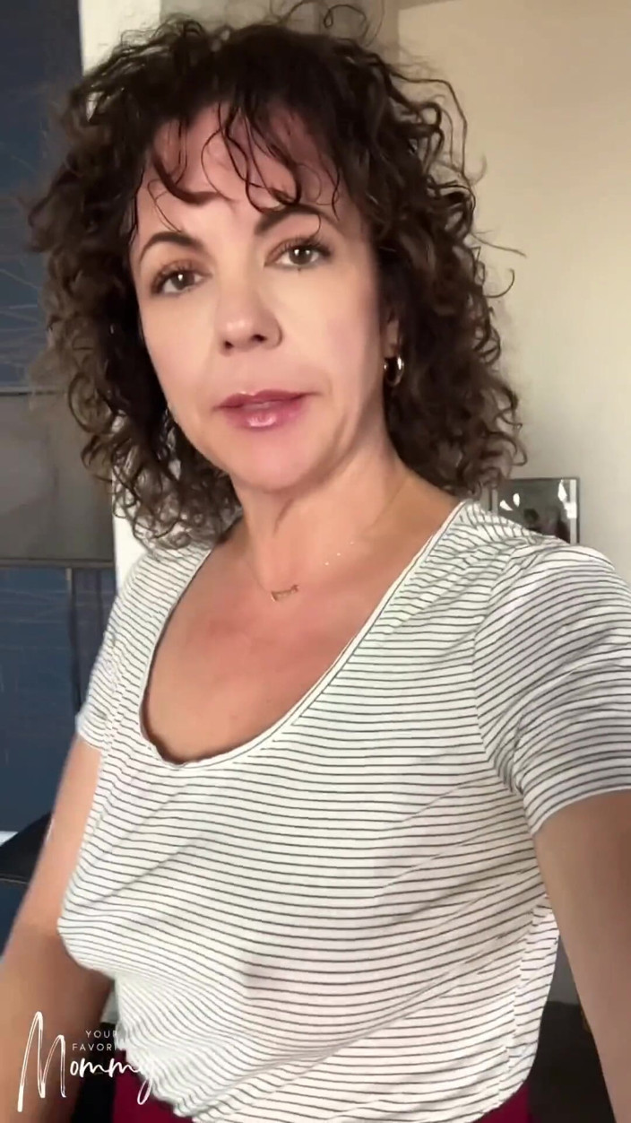 YourFavoriteMommy: Your Neighbor Becomes Your Stepmom