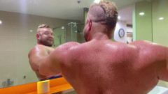 Jack stacked: Spor salonundan sonra banyoda esneme!