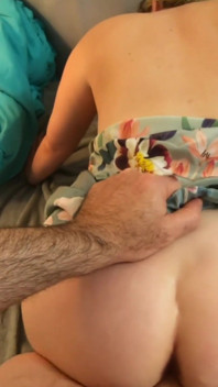 Madrastra folla el semen de su hijastro con su coño