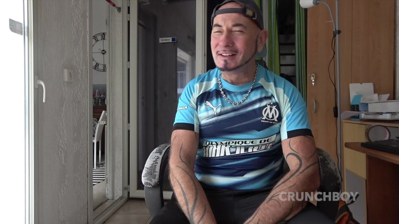 Gaybareback: Kosmain kouří svého svalnatého kamaráda v Paříži