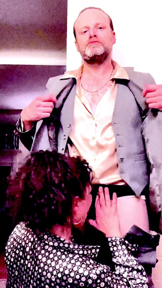 Satin Fetish King: Amante di raso la segretaria milf adora il grosso cazzo...