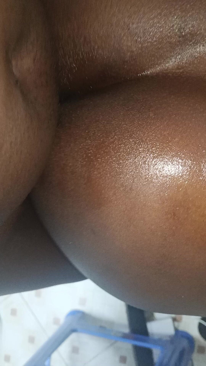 SPICYIT: Dos crémeux, grosse noire
