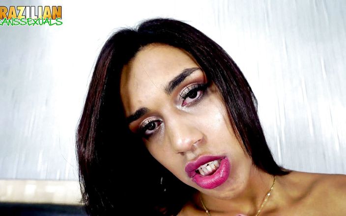 Brazilian Transsexuals: Brazilian tgirl Lethycia Bueno strokes it