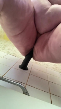 Grubaski pozbywa się mojego 12-calowego dildo pod widokiem kamery