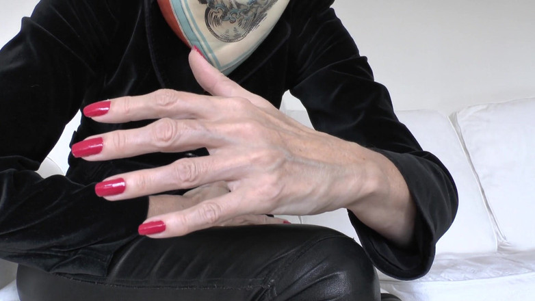 Lady Victoria Valente: Kuku Merah Klasik, Lady Victoria Valente