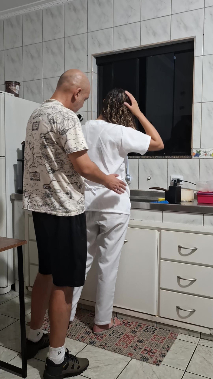 Victor SweetCoupleStories: Servitoarea a fost futută în cur în bucătărie în timp ce spăla vasele