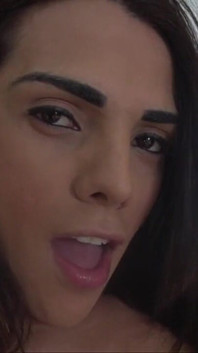 Trans Fantastica Melyna Merli Se Masturbando Ate Soltar Todo Seu Leitinho