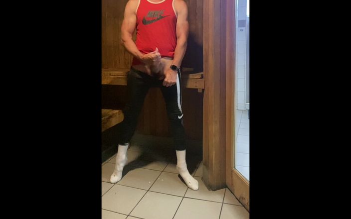 JockDad87: Dilf Jockdad87 est à nouveau excitée dans le sauna !