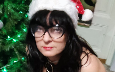 Toilet Mommy: Sarkık memeli orta yaşlı seksi kadın Noel hediyesi alıyor