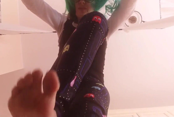 savannahamatoriale: Stepmom Really Has Beautiful and Very Tired Feet. Do You...