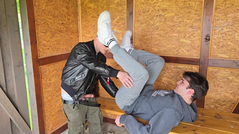 boyzxy212: Riskabelt barbacka knull med min homosexuella pojke utomhus