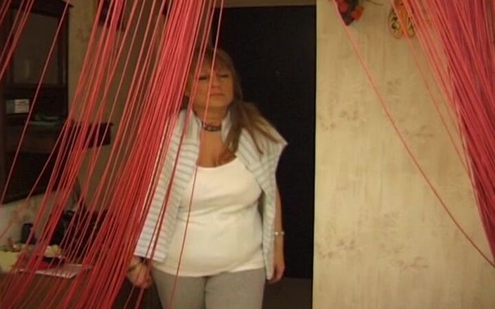 Monde Francais: Des femmes matures françaises s’amusent en jouant ensemble