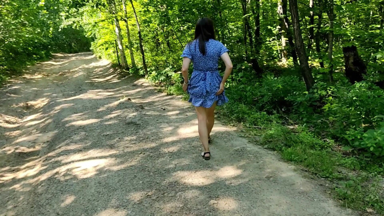 MissPopa: Caminar con un vestido sin bragas