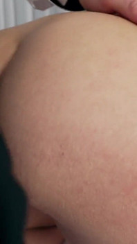Conseil du docteur : deux bites à la fois et double creampie dans la chatte