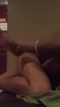 Saya benarkan teman lelaki panas dan seksi mengongkek saya sehingga dia pancut ke dalam pantat saya