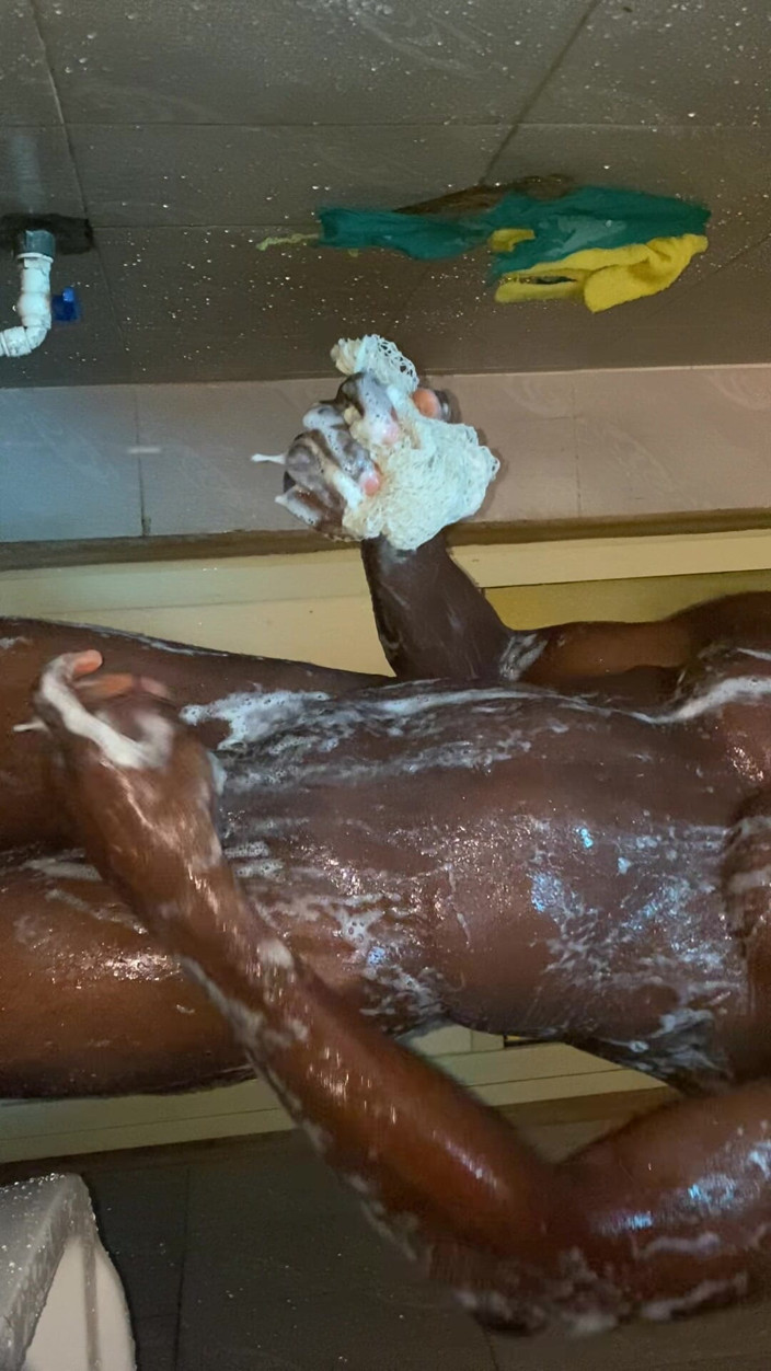 Masked Rider: Jak umývám svého afrického ptáka! Před sexem